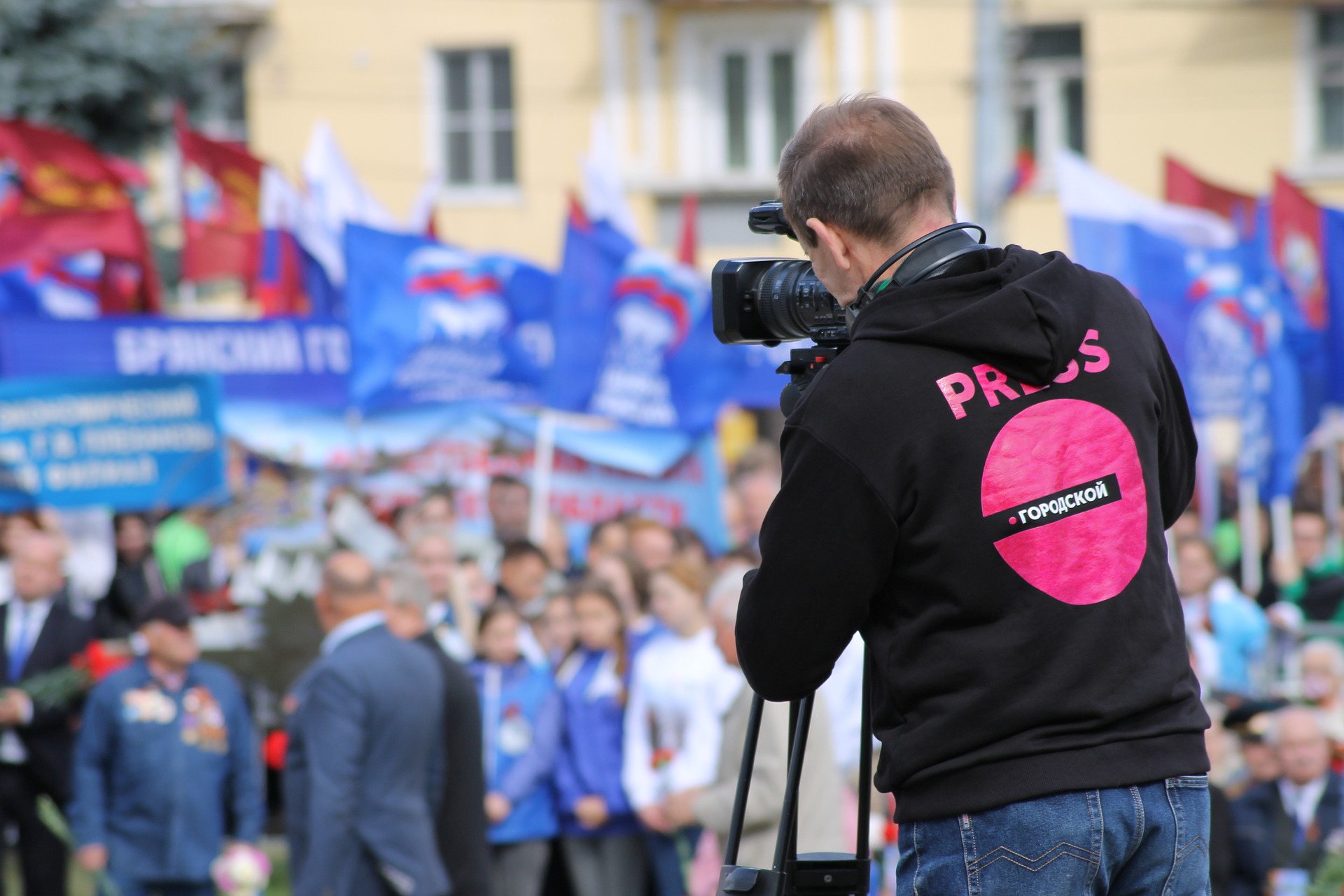 Кто будет являться правообладателем фотографий к статье в сми